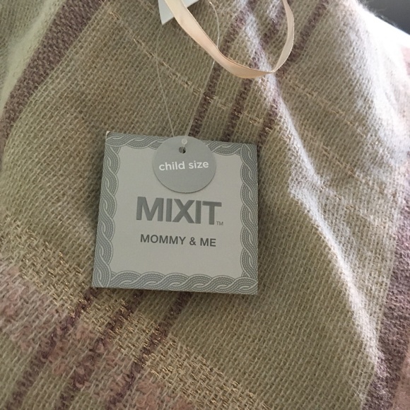 Mixit Mommy and Me Plaid knit Wrap - Picture 6 of 8